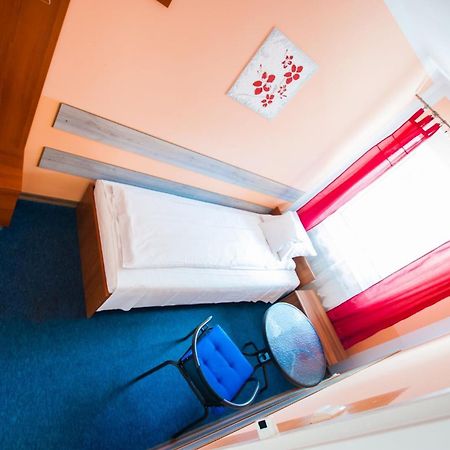 Red Carpet Hostel Krakow Bagian luar foto