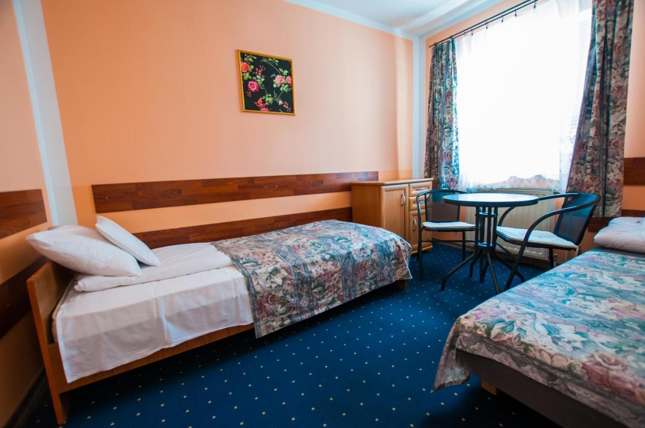 Red Carpet Hostel Krakow Bagian luar foto