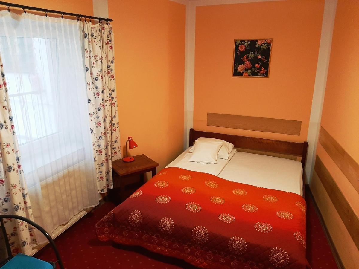 Red Carpet Hostel Krakow Bagian luar foto