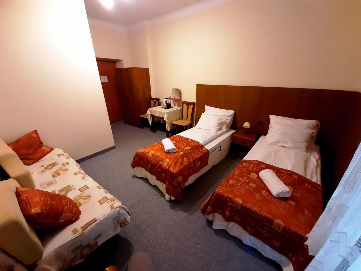Red Carpet Hostel Krakow Bagian luar foto