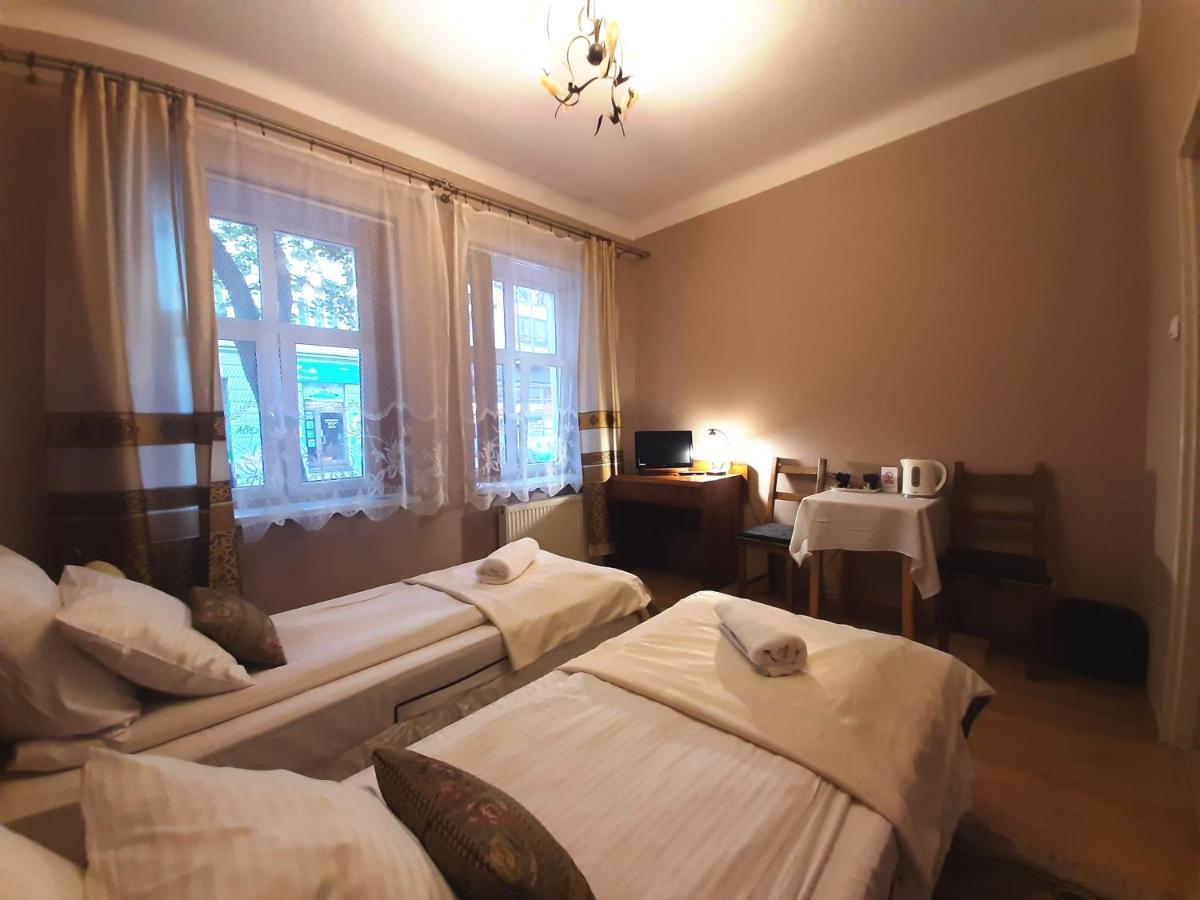 Red Carpet Hostel Krakow Bagian luar foto