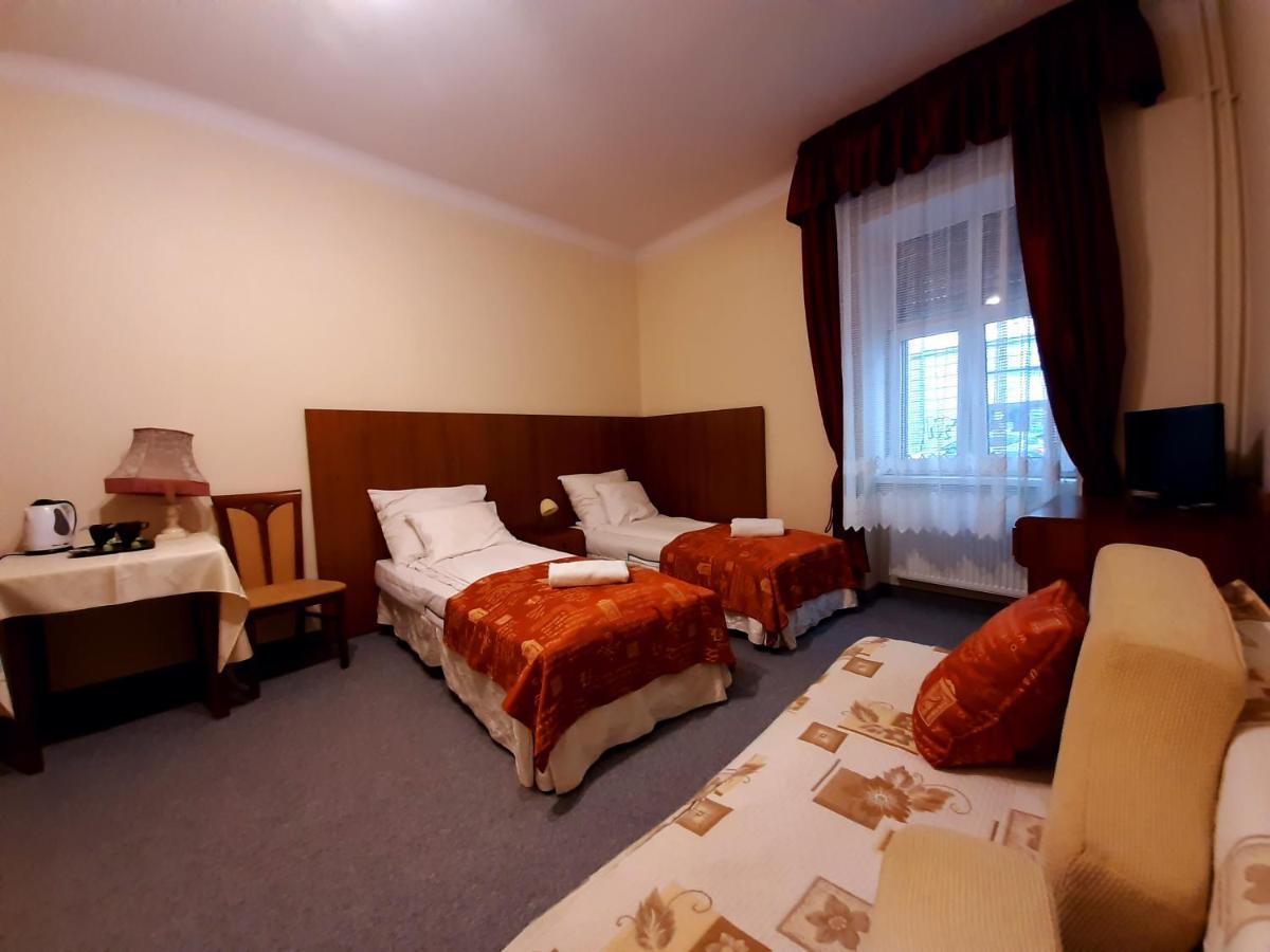 Red Carpet Hostel Krakow Bagian luar foto