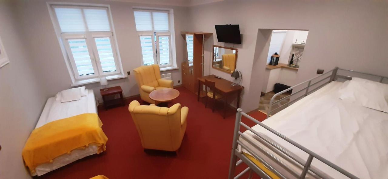 Red Carpet Hostel Krakow Bagian luar foto
