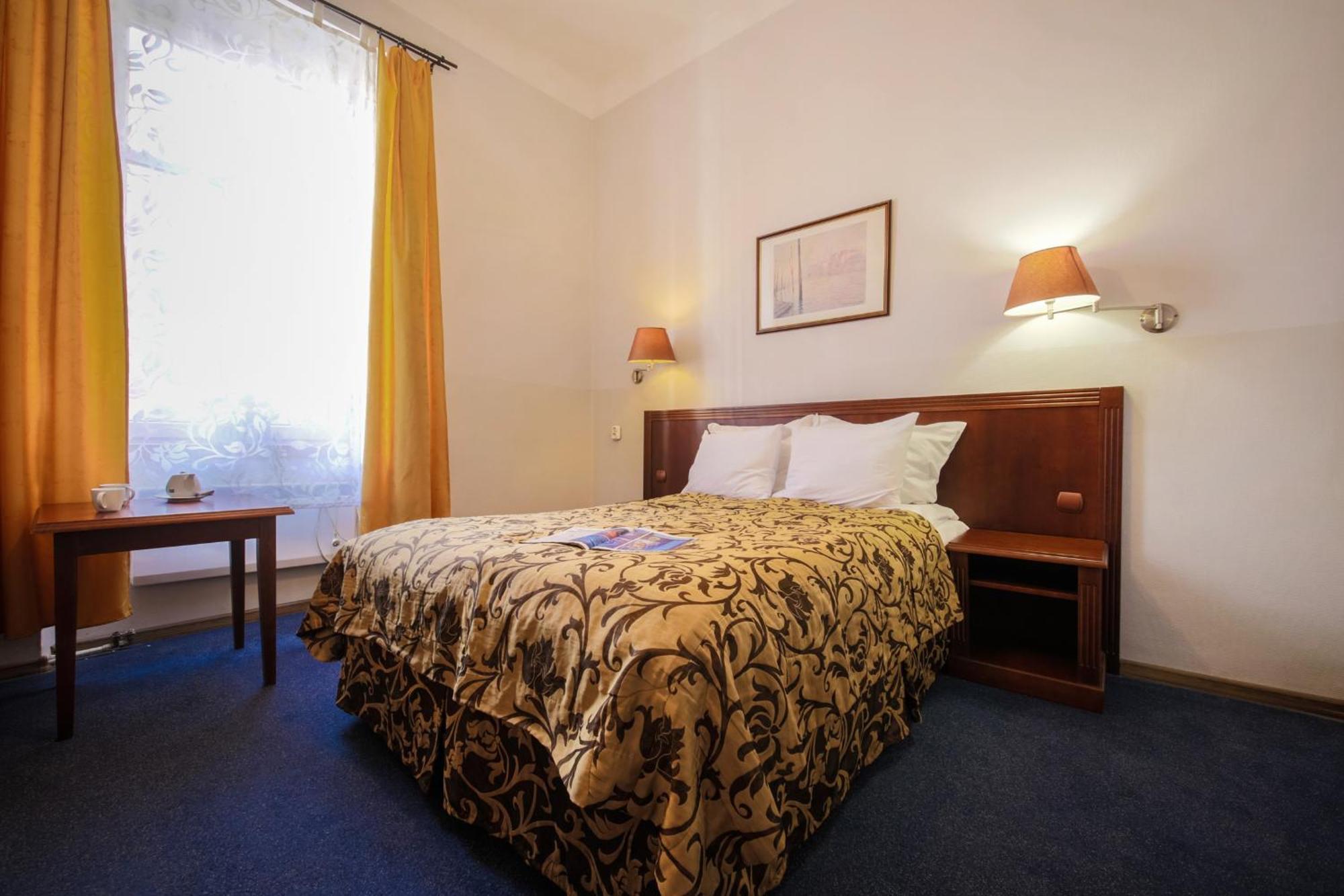 Red Carpet Hostel Krakow Bagian luar foto
