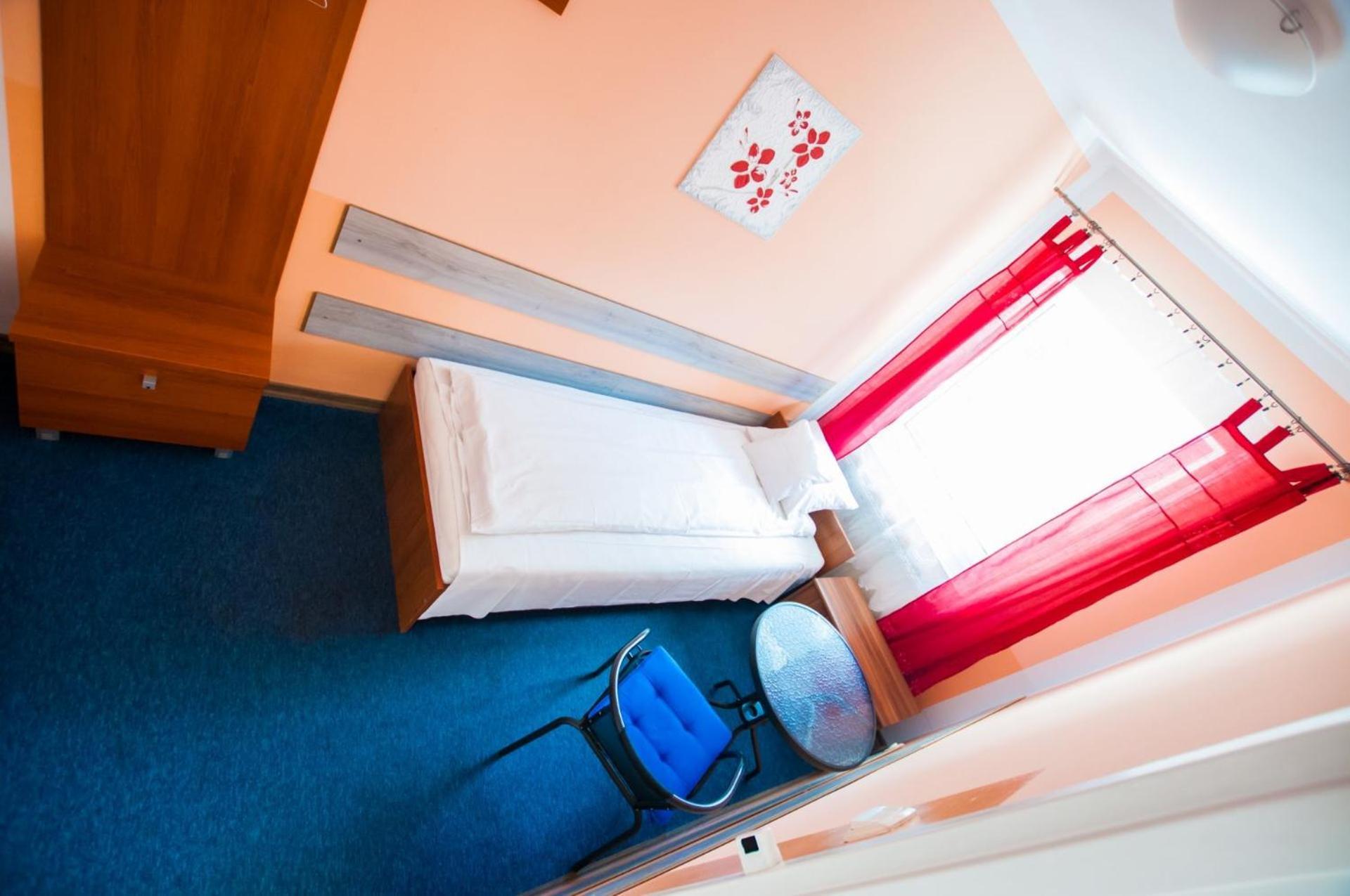 Red Carpet Hostel Krakow Bagian luar foto