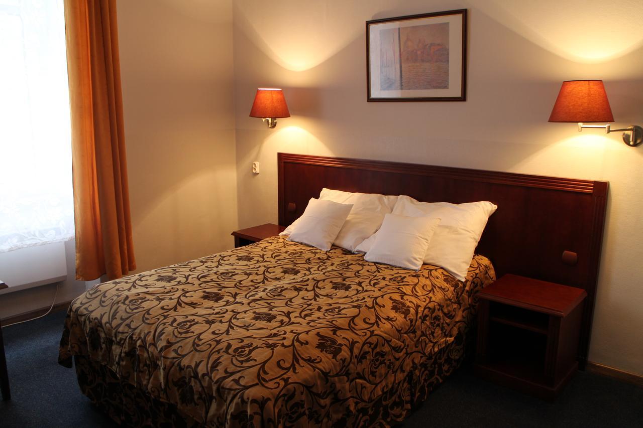 Red Carpet Hostel Krakow Bagian luar foto