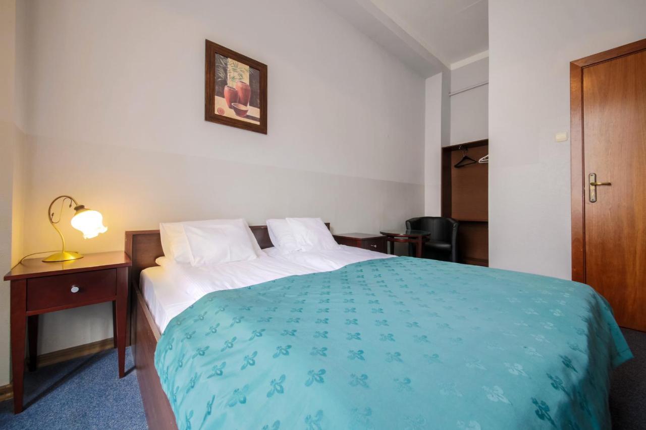 Red Carpet Hostel Krakow Bagian luar foto