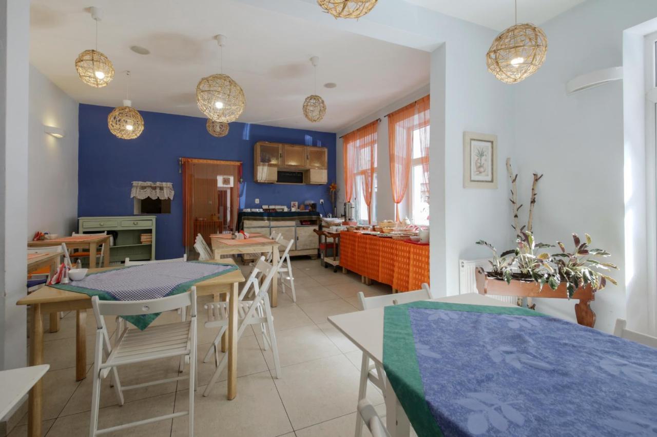 Red Carpet Hostel Krakow Bagian luar foto