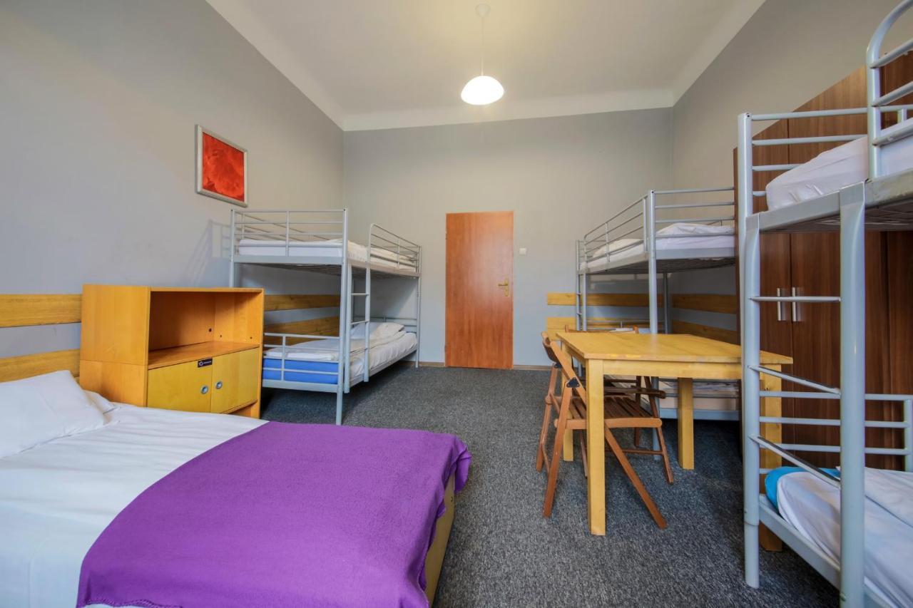Red Carpet Hostel Krakow Bagian luar foto