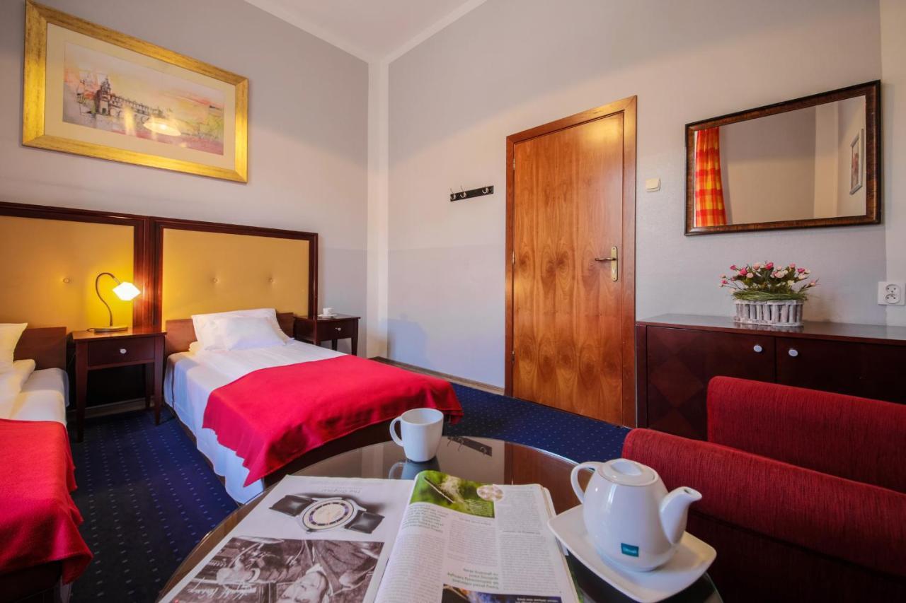 Red Carpet Hostel Krakow Bagian luar foto