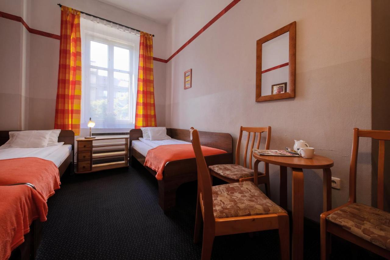 Red Carpet Hostel Krakow Bagian luar foto