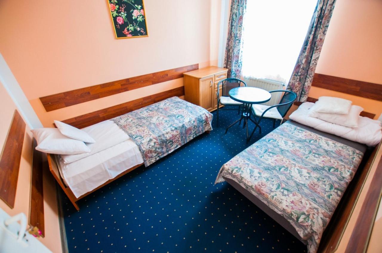 Red Carpet Hostel Krakow Bagian luar foto