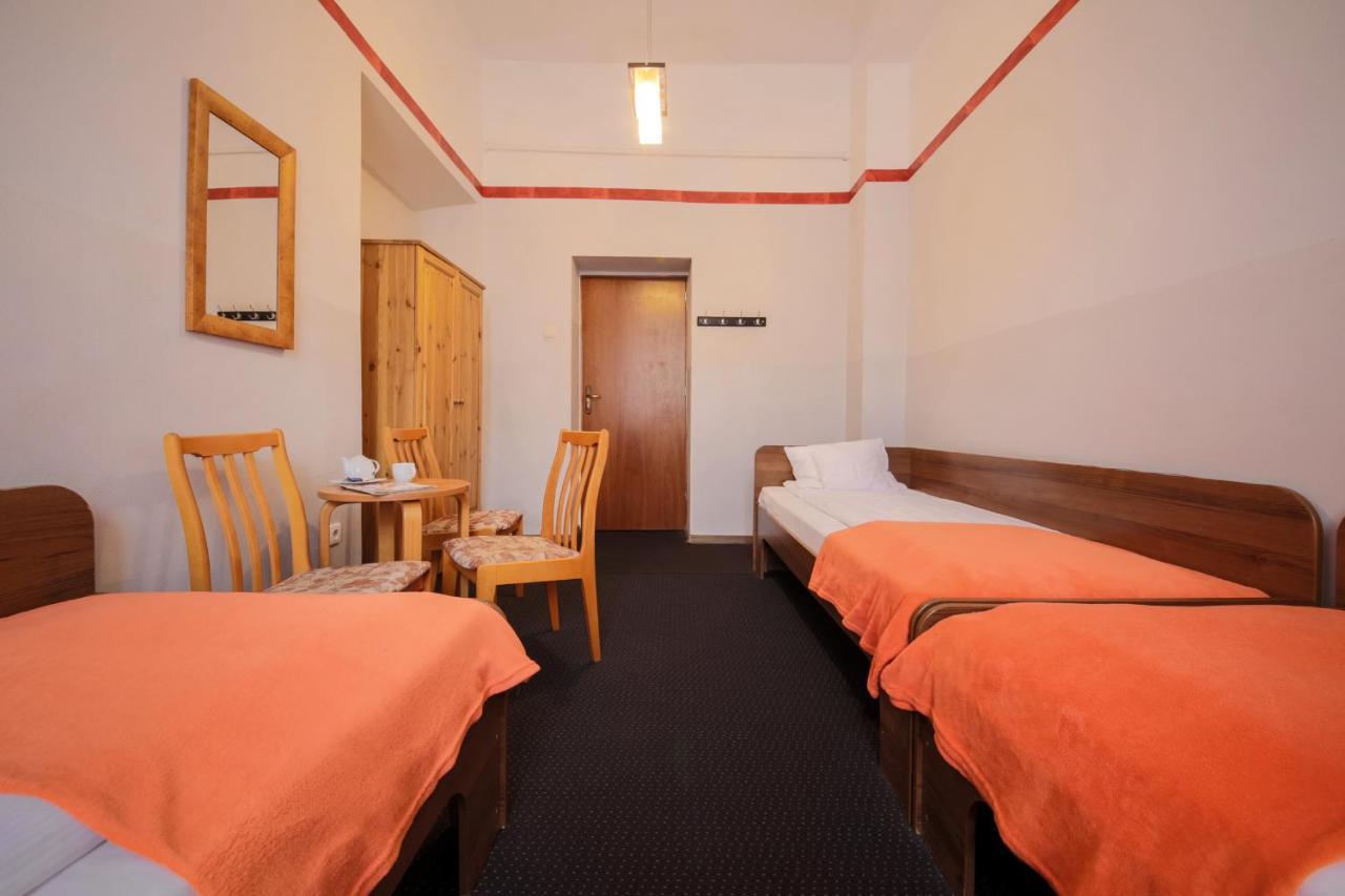 Red Carpet Hostel Krakow Bagian luar foto