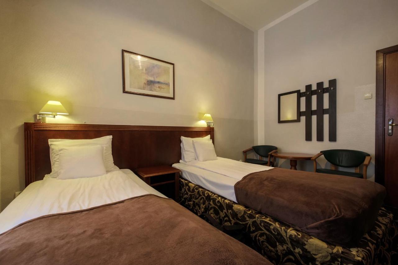 Red Carpet Hostel Krakow Bagian luar foto