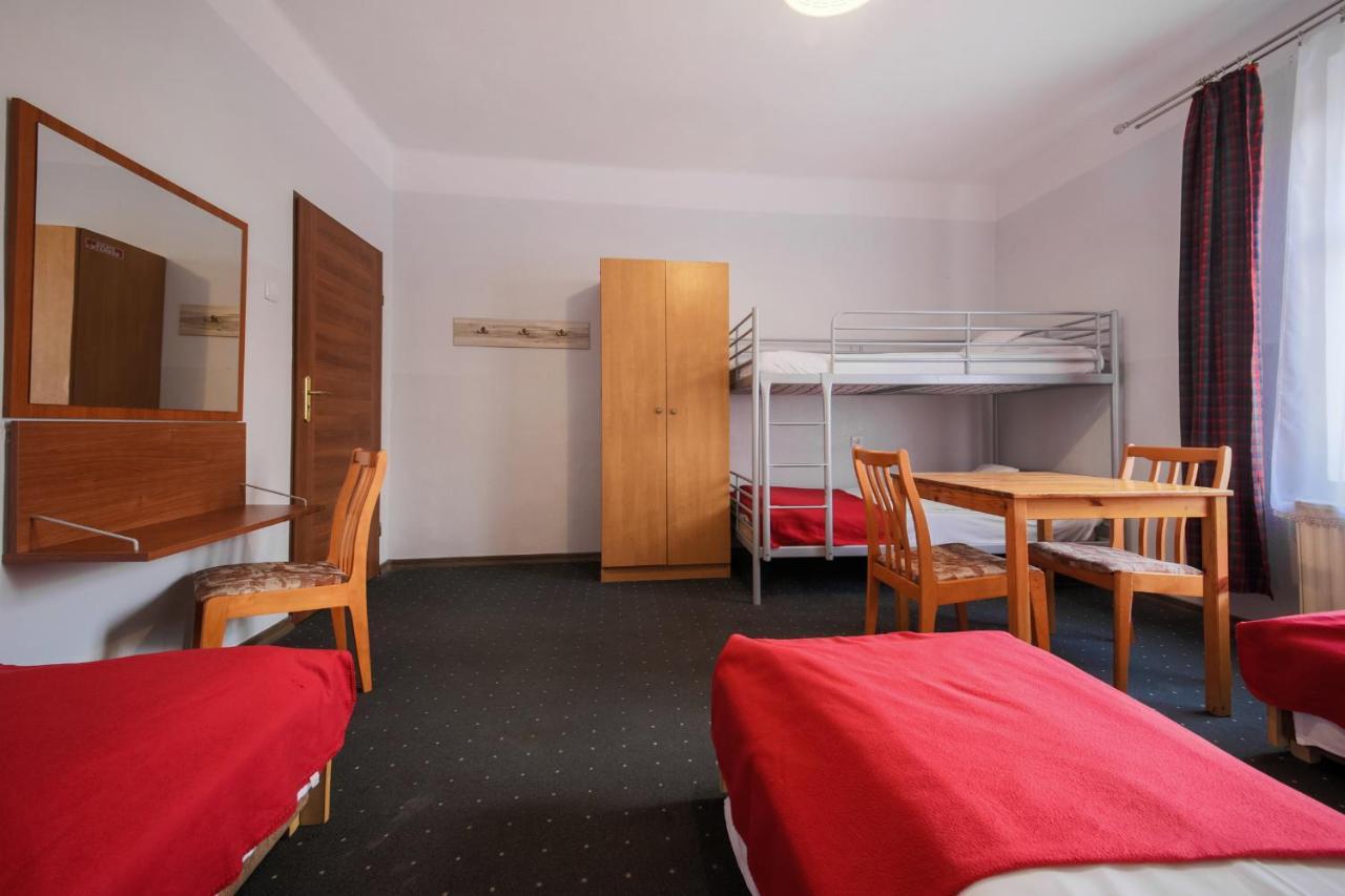 Red Carpet Hostel Krakow Bagian luar foto