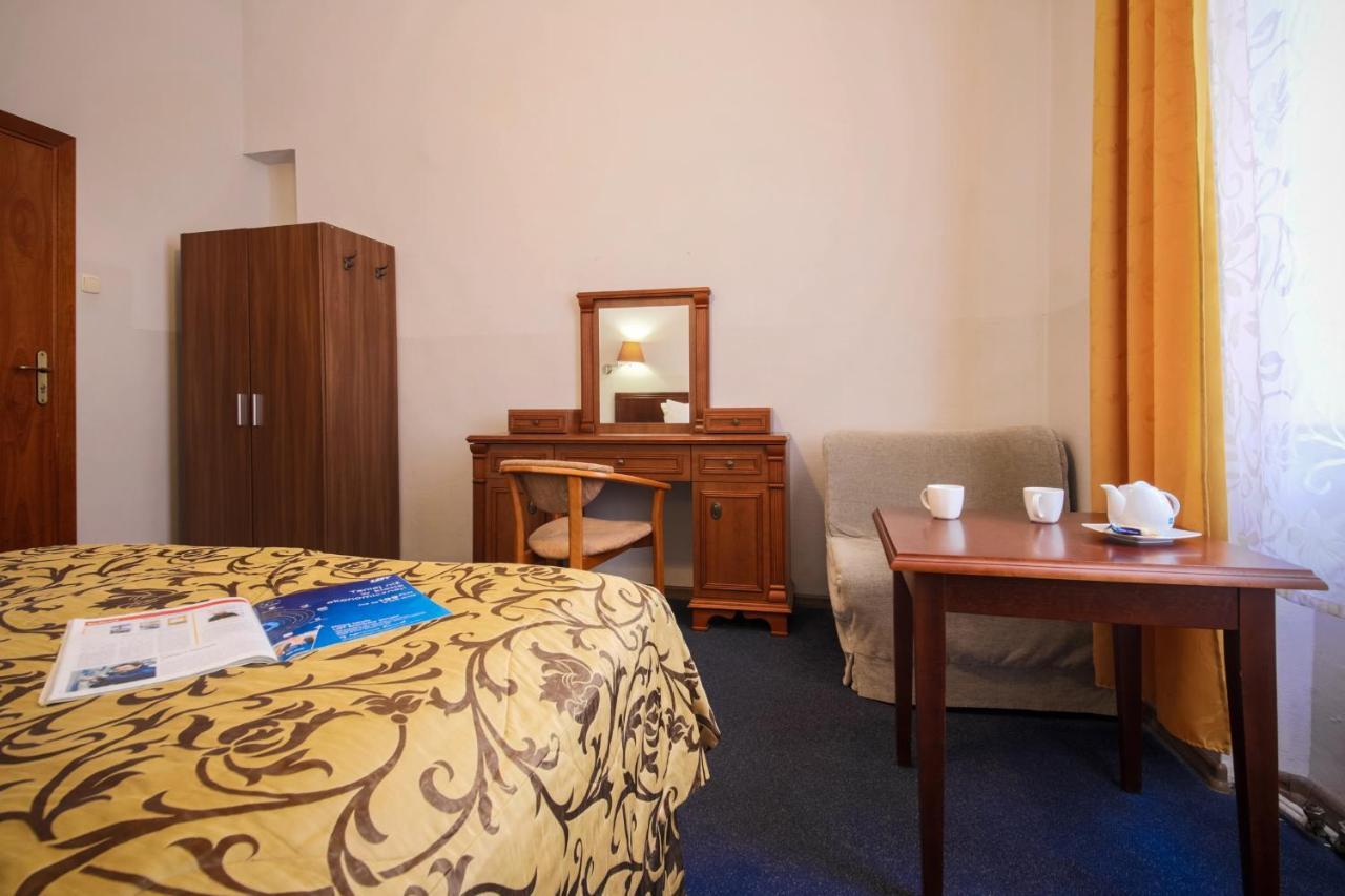 Red Carpet Hostel Krakow Bagian luar foto