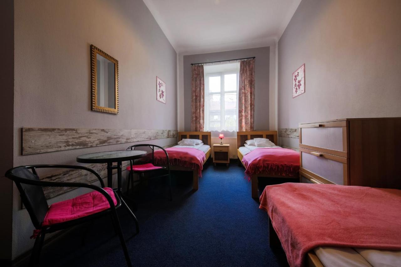 Red Carpet Hostel Krakow Bagian luar foto
