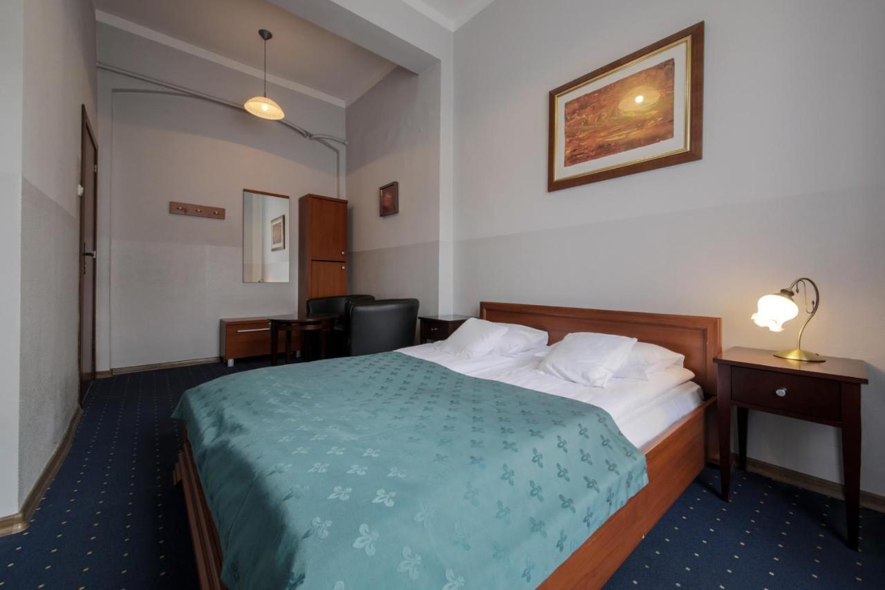 Red Carpet Hostel Krakow Bagian luar foto