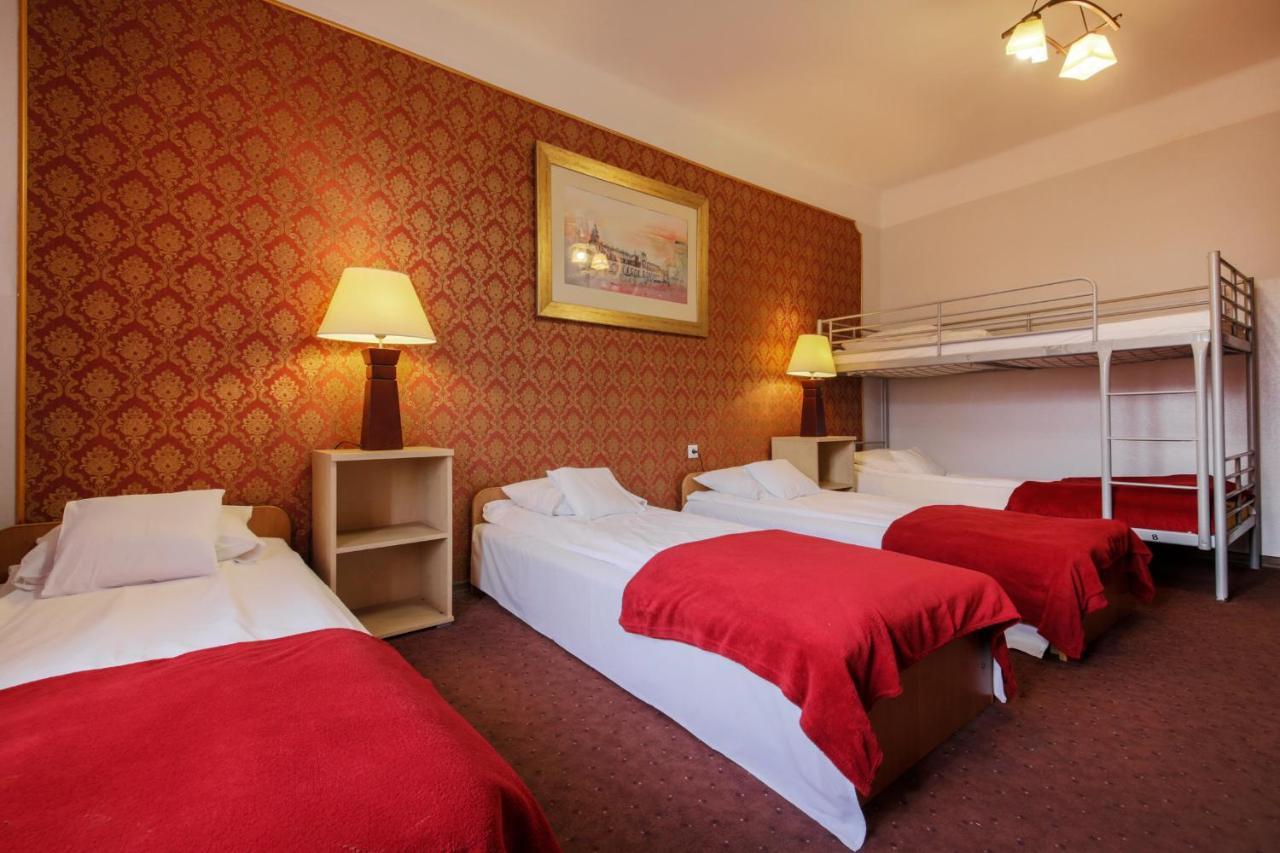 Red Carpet Hostel Krakow Bagian luar foto